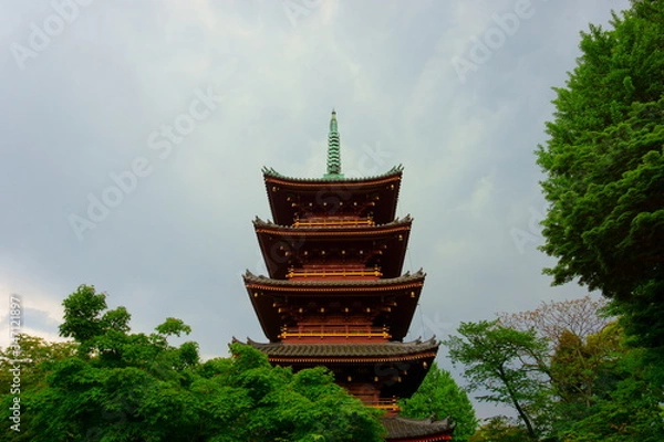 Obraz Five Storied Pagoda of Kaneiji Temple at Ueno Park in Tokyo. Gray sky before the rain, green trees