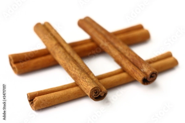 Obraz Cinnamon sticks on white
