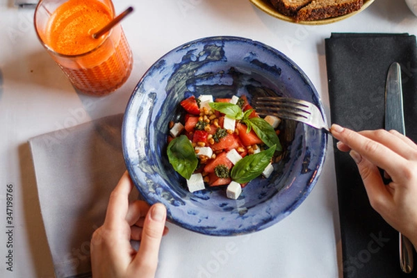 Obraz woman preparing salad