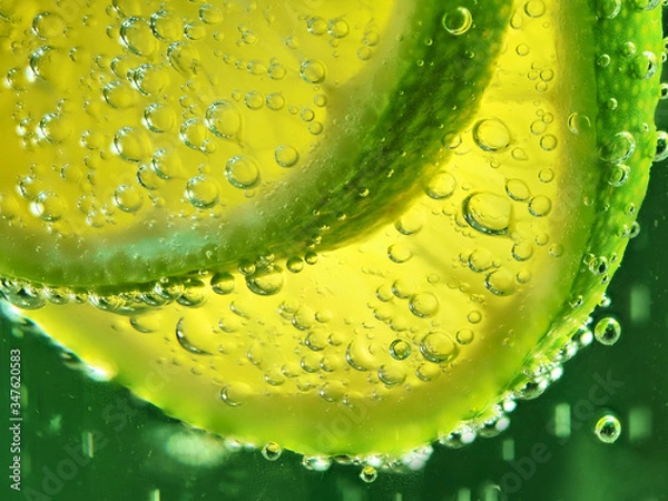 Fototapeta lime in lemonade. beautiful macro photography of citrus fruits.
