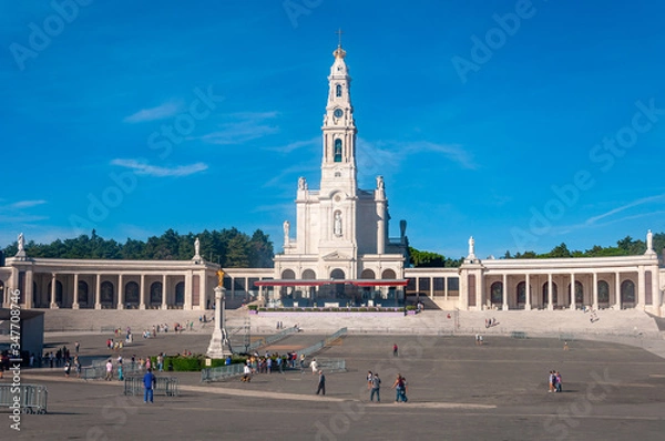 Obraz Fatima, Portugal. View of the Basilica of Our Lady of the Rosary, inside the Sanctuary site. Place of the Marian apparitions including the Secrets of Fatima.