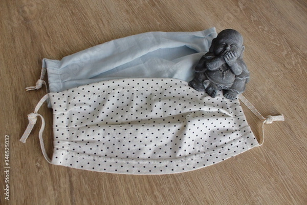 Obraz Selbstgemachte Mundschutzmasken