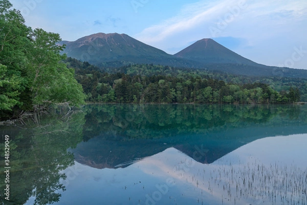 Obraz 北海道オンネトー静寂の湖の世界