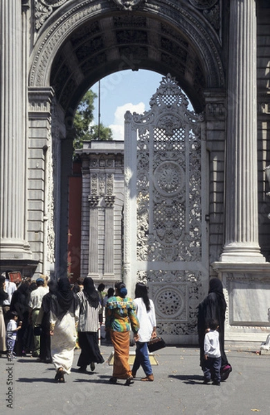 Fototapeta dolmabahce entrance-1