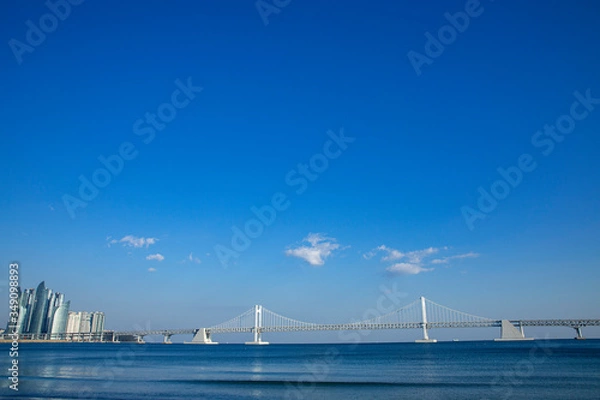 Obraz 맑은 날씨의 부산 광안리 해수욕장 풍경