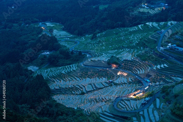 Fototapeta 三重県 丸山千枚田 虫送り
