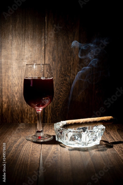 Fototapeta 葉巻とワイングラス