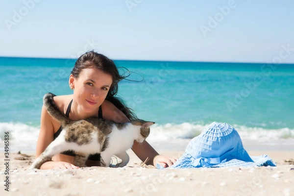 Obraz Girl on the beach with a kitten