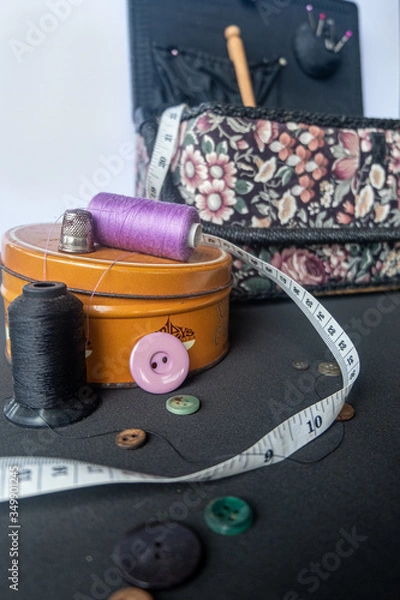 Obraz sewing accessories on the table