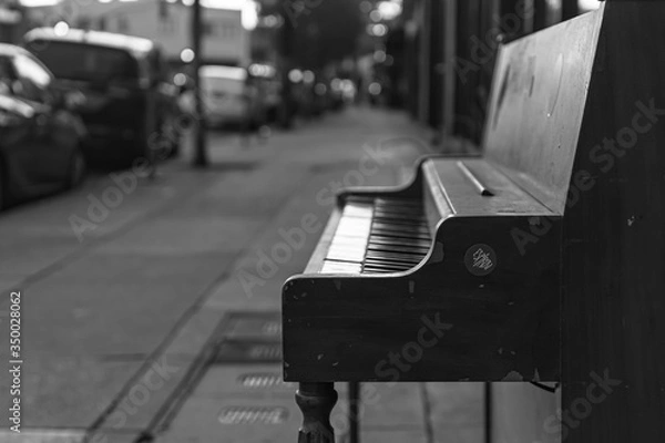 Obraz Piano on Sidewalk