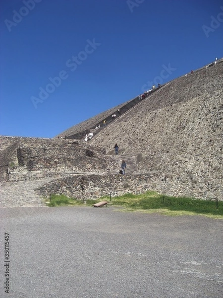 Obraz メキシコシティ発郊外有数の観光スポット　テオティワカン遺跡