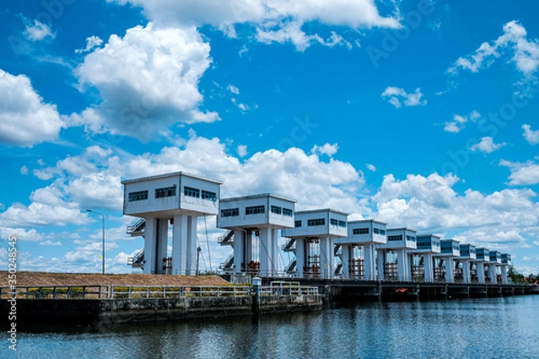 Obraz Watergate controls the water level