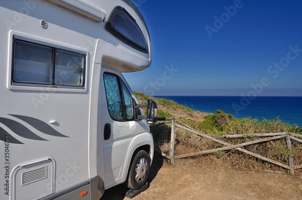Obraz Camper zaparkowany na plaży