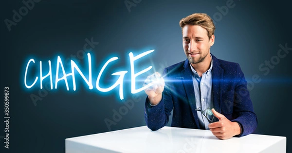Fototapeta Mann zeichnet das Wort "Change" in leuchtender Schrift in die Luft