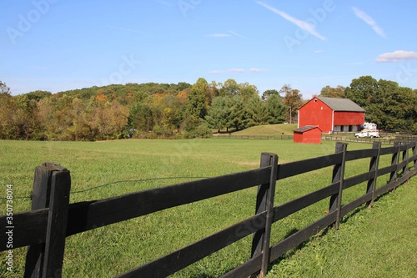 Obraz red barn with fence