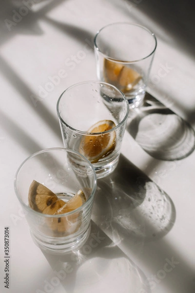 Fototapeta two glasses with lemons