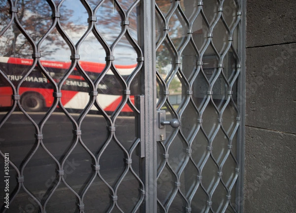 Obraz Tür mit Gitter und Glaseinsatz Eingang Haustür 