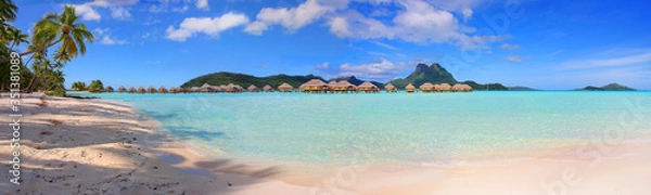 Fototapeta Panoramiczny widok na turkusową lagunę Bora Bora z domkami nad wodą i górami