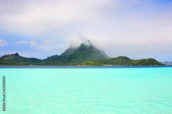 Fototapeta Turquoise Bora Bora lagoon with volcanic mountains