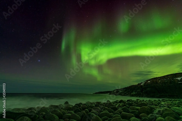 Obraz Northern Lights on the shore of the Arctic Ocean.