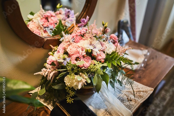 Obraz Bukiet przy lustrze