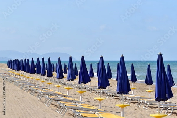 Obraz beach umbrellas on the beach