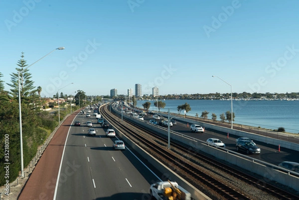 Fototapeta The perth freeway in the afternoon