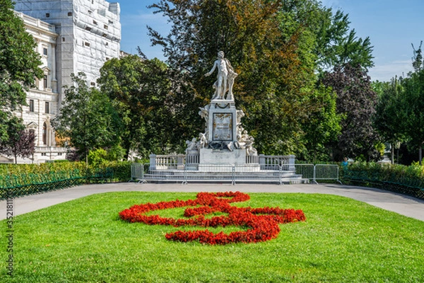 Obraz Wolfgang Amadeus Mozart Statue in Vienna Wien, Austria.