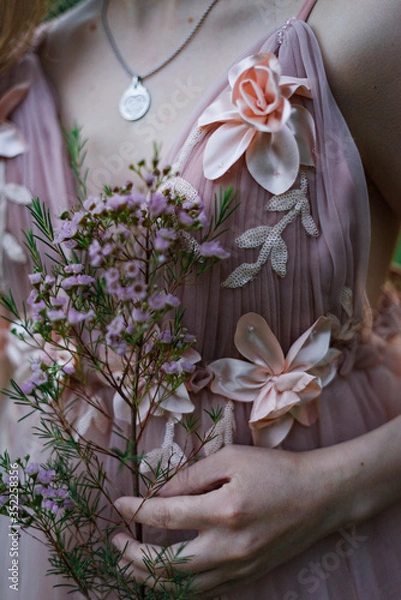Obraz wedding rings and bouquet of flowers