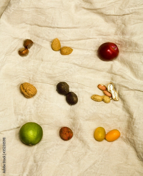 Fototapeta Nüsse und Früchte