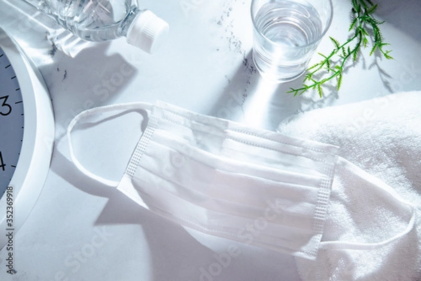 Obraz マスク・マスク熱中症・暑さや日焼けの問題。感染予防や対策。