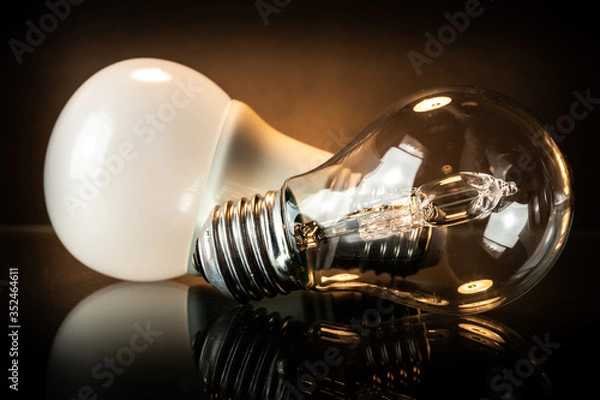 Obraz LED and halogen bulb.