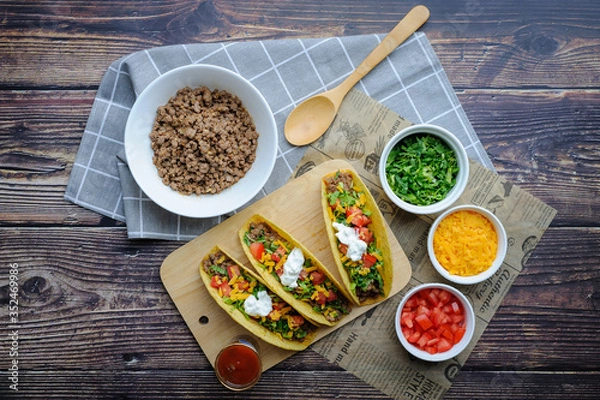 Obraz Hard shell Beef Taco with ingredients