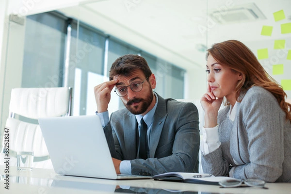 Fototapeta Businessman and businesswoman getting really frustrated over a business problem