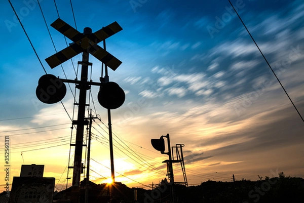 Fototapeta 踏切と夕焼け