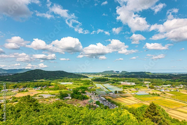 Fototapeta 青空と雲と田舎の里山の田園風景