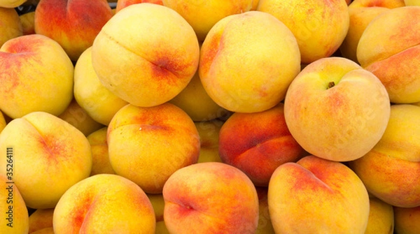 Obraz Yellow peaches on display