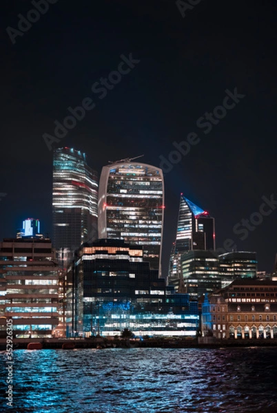 Fototapeta View of the London Skyline at dusk