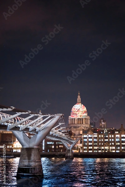 Fototapeta View of the London Skyline at dusk