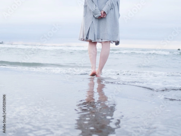 Fototapeta 海辺の女性