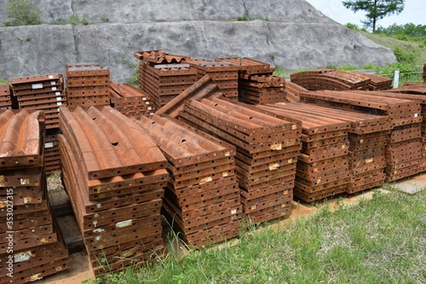 Fototapeta 建設現場に積まれた鋼材