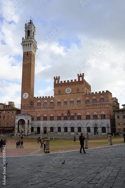 Fototapeta View of the famous " Piazza del Campo" ( Square of Campo) and "Palazzo Pubblico" ( Public Palace) in the city of Siena, Tuscany, Italy