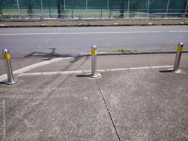 Fototapeta Social distance. Easy-to-understand image.