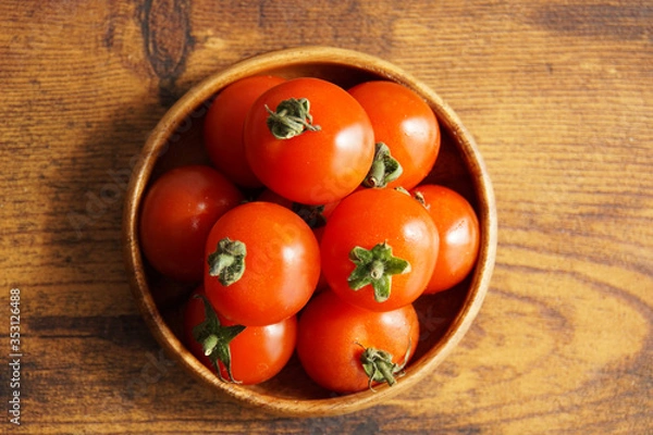 Fototapeta 木製皿の上のミニトマト