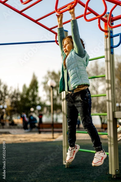 Obraz girl in the gym in the spring street