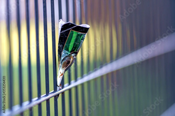 Fototapeta Piece of paper stuck on a fence diminishing perspective