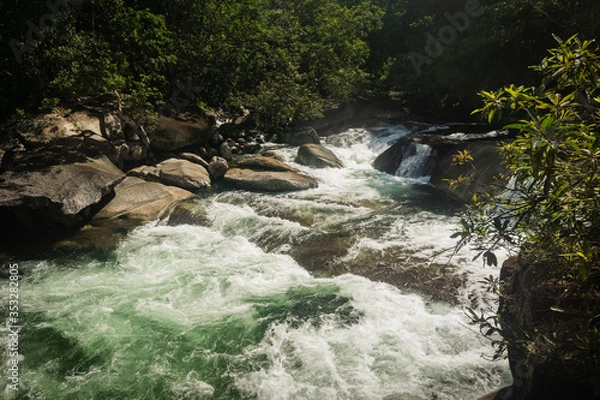 Obraz rapids flowing over rocks