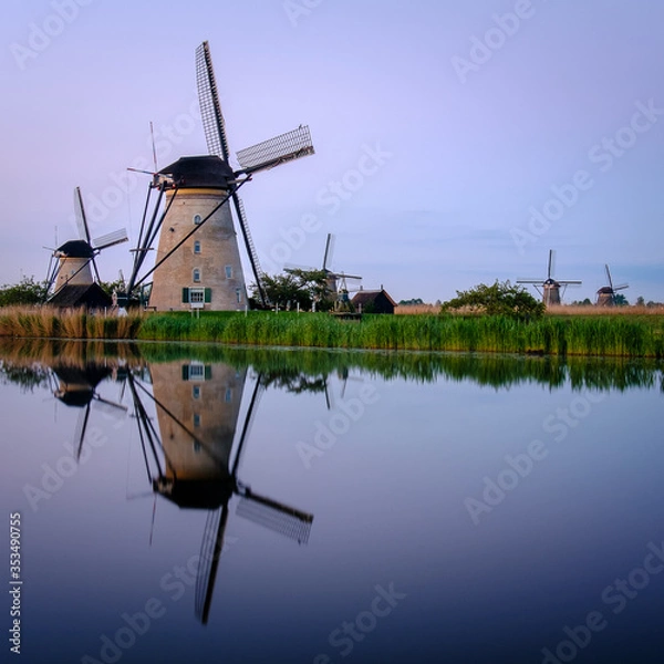 Fototapeta Discover the splendid windmills of Kinderdijk to see how the Dutch have been controlling the waters for over 1000 years. It’s a unique spectacle!