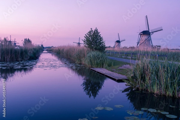 Fototapeta Discover the splendid windmills of Kinderdijk to see how the Dutch have been controlling the waters for over 1000 years. It’s a unique spectacle!