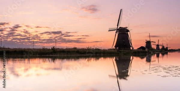 Fototapeta Discover the splendid windmills of Kinderdijk to see how the Dutch have been controlling the waters for over 1000 years. It’s a unique spectacle!